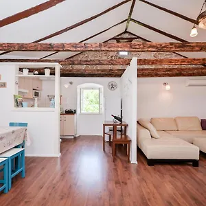 https://apartment-mediterranean.in-istria.net